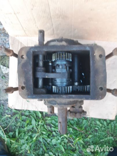 Редуктор реверсивный