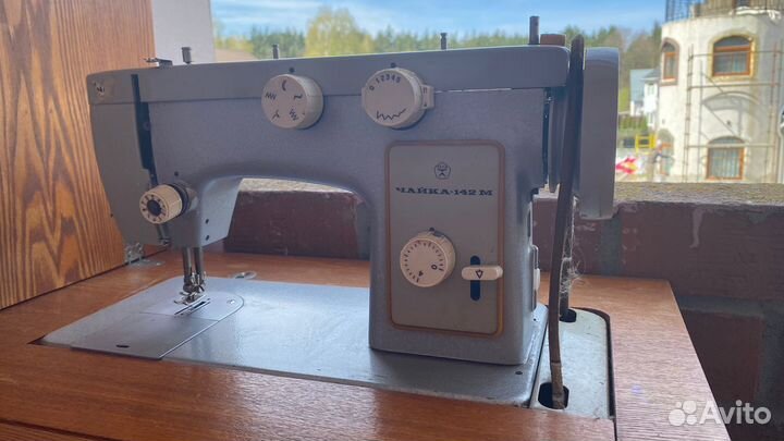 Швейная машинка Чайка 142м