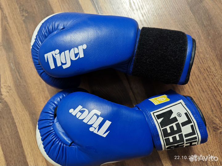 Боксерские перчатки