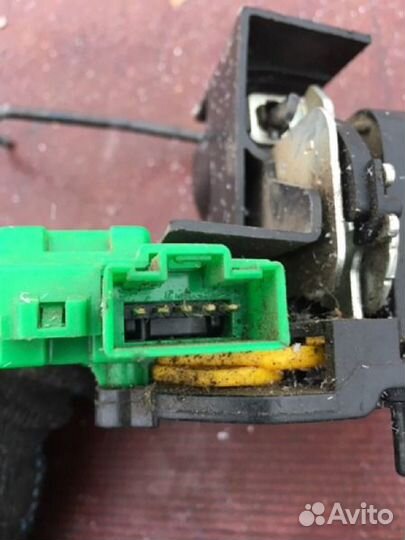 Замок двери задний левый Hyundai Solaris седан