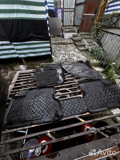 Резиновый коврик в машину mazda3