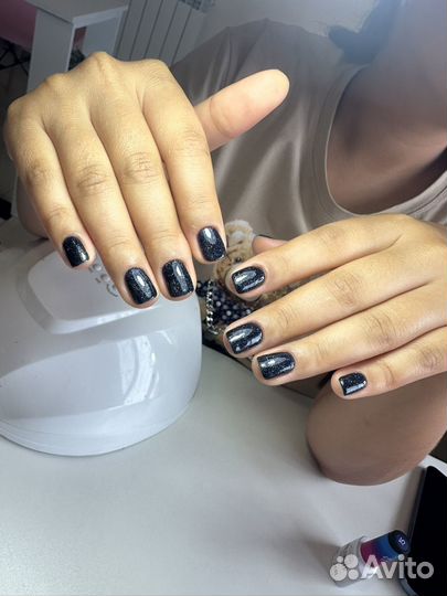 Модель на маникюр и наращивание ногтей