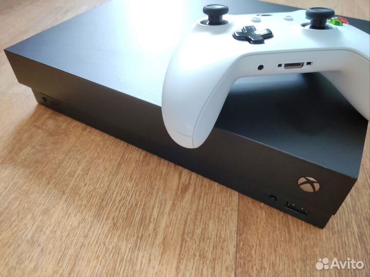 Xbox One X 1тб 4K HDR 400 игр