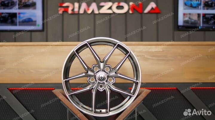 Литой диск HRE R17 5x112