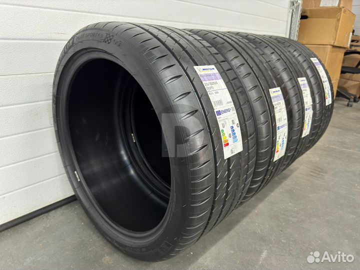 Michelin Pilot Sport 4 S 245/40 R20 и 275/35 R20 99Y