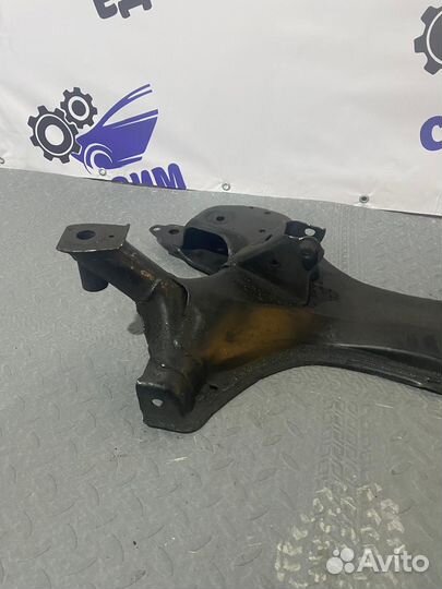 Подрамник передний Toyota Rav4 до 2005г