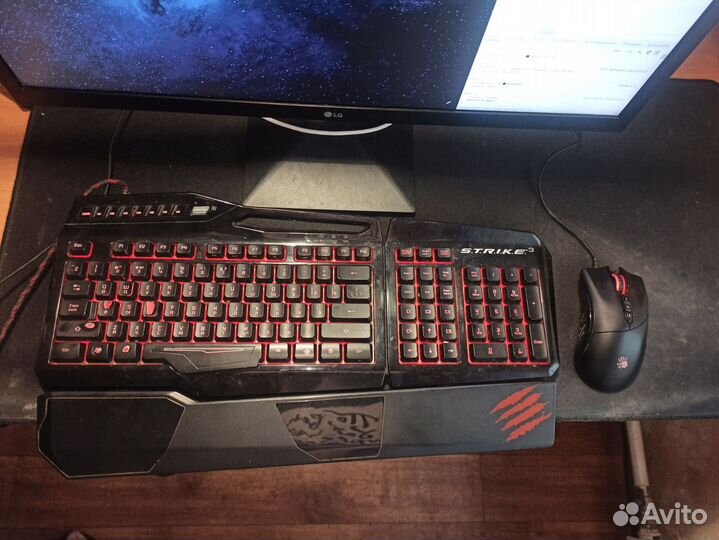 Игровая клавиатура и мышь