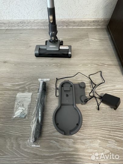 Вертикальный пылесос Redmond RV-UR381