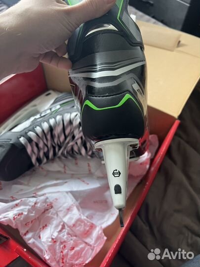 Коньки хоккейные