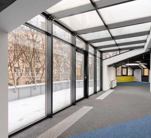 Здание, 696 м²