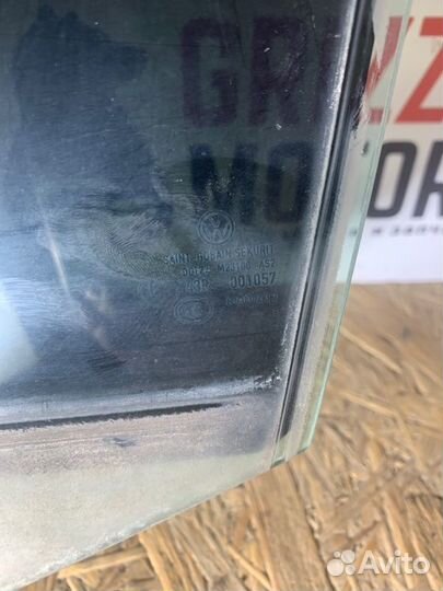 Стекло двери заднее левое Volkswagen Golf 1K BSE