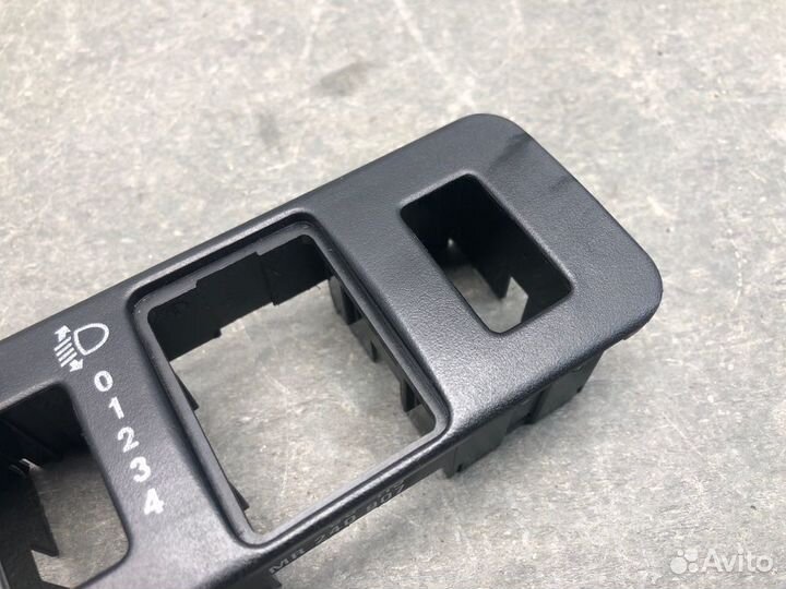 Рамка кнопок Mitsubishi Carisma DA1A 4G92 2003