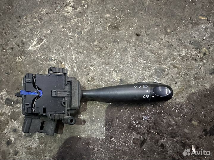 Переключатель поворотов Toyota Corolla E120