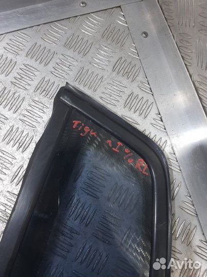 Стекло кузовное заднее левое Volkswagen Tiguan NF