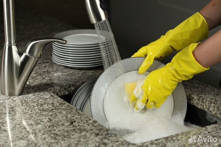 Работник зала