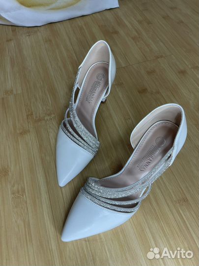 Туфли женские новые белые