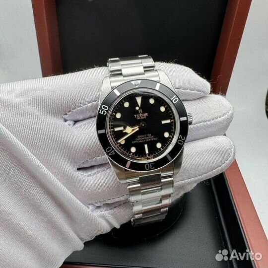 Часы Tudor Black Bay