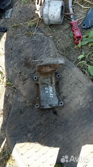 Кронштейн двигателя задний Passat B3 B4