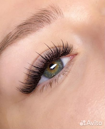 Поресничное наращивание ресниц