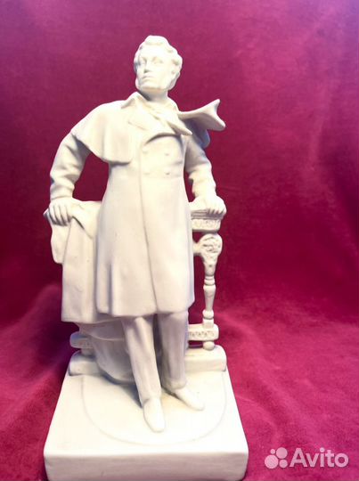 Фарыоровая Статуэтка «Пушкин А.С»