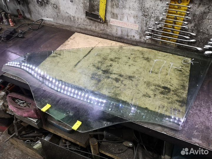 Стекло переднее правое Opel Antara