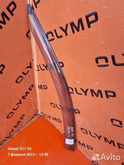 Ветровик передний левый Toyota Corolla Axio NZE141