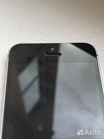 Телефон iPhone se 2016