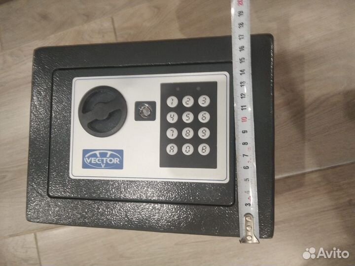 Сейф металлический