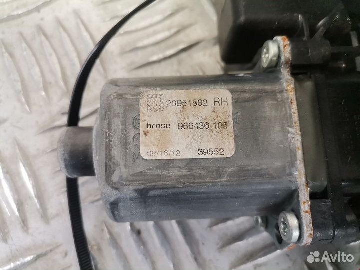 Стеклоподъемник передний правый Opel Astra