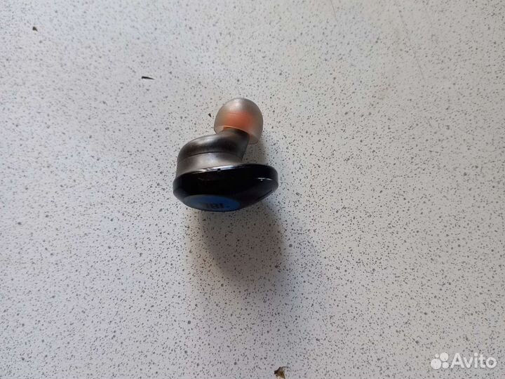Правый наушник jbl