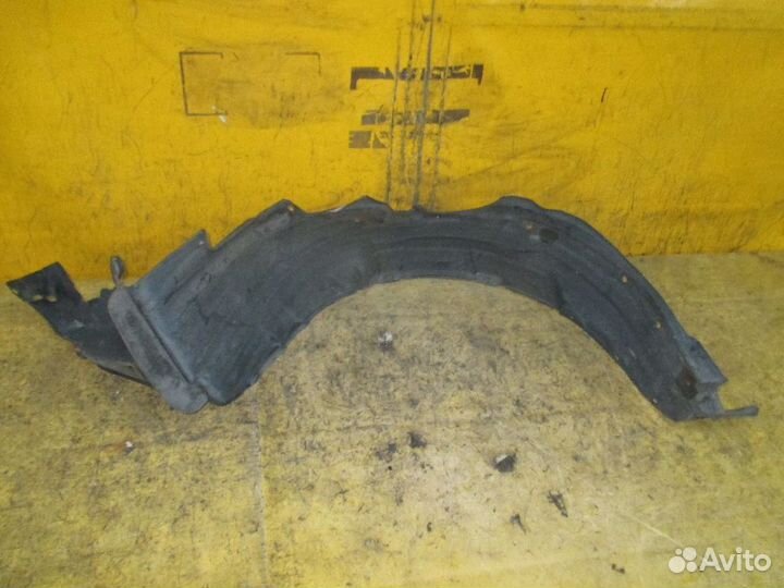 Подкрылок Toyota Prius NHW20 (Переднее Правое)