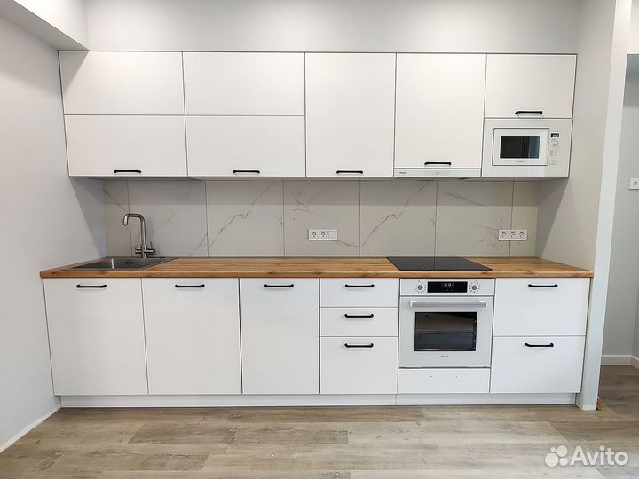 Белая кухня в современном стиле