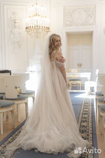 Свадебное платье со шлейфом