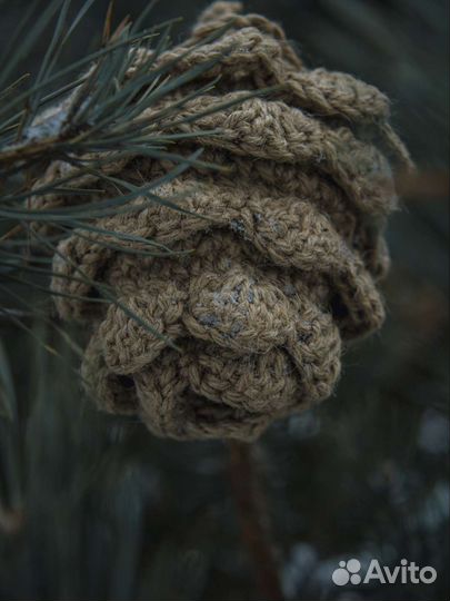 Вязаная шишка из джута