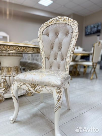 Стол и стулья