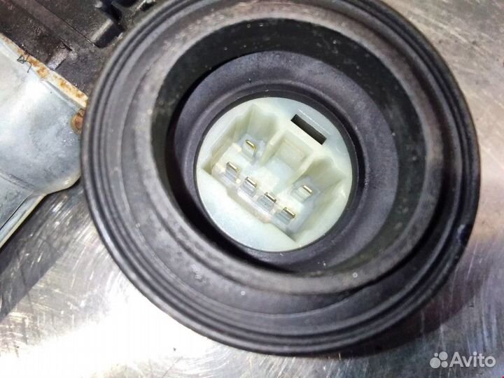 Стеклоподъемник электрический задний правый Lexus