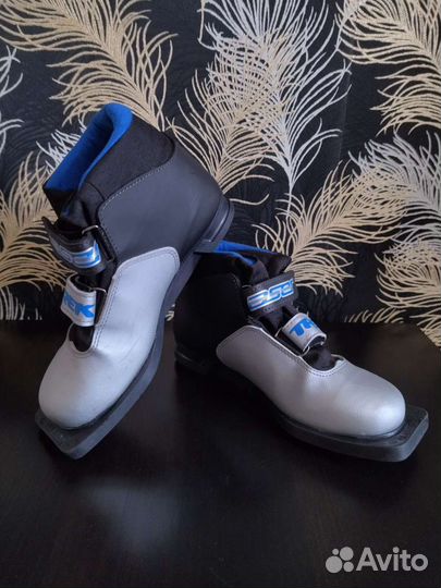 Лыжные ботинки р. 35