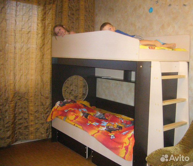 Двухъярусная кровать