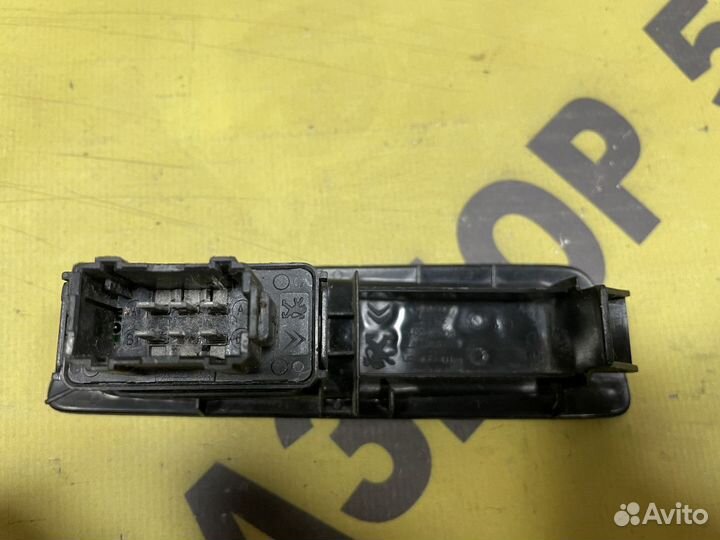 Кнопка стеклоподъемника пл Citroen C-Elysee