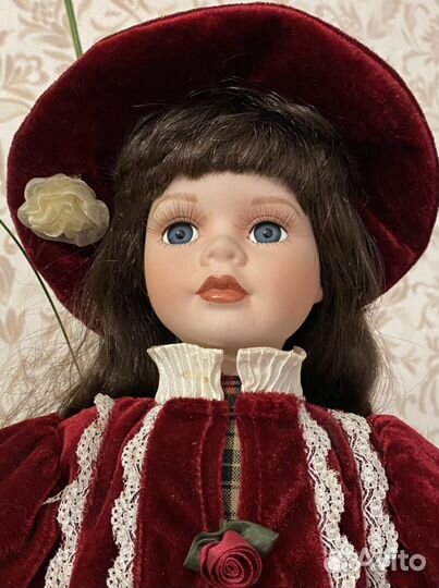 Фарфоровая кукла