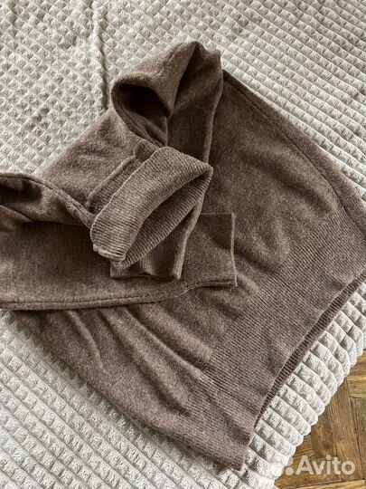 Свитер с высоким горлом