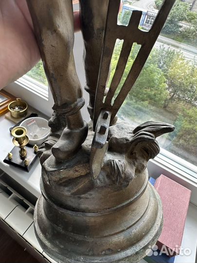 Огромная фигура рабочего, шпиатр, 19 век