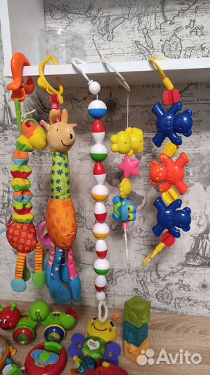Развивающие игрушки для малыша пакетом