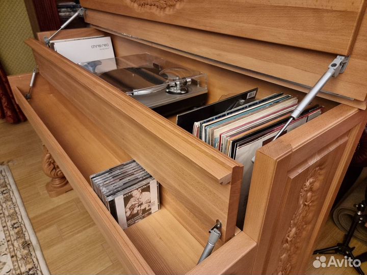 Тумба для проигрывателя виниловых пластинок