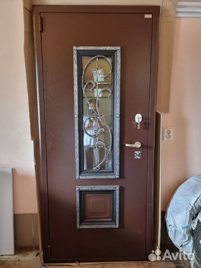Дверь входная дизайнерская новая