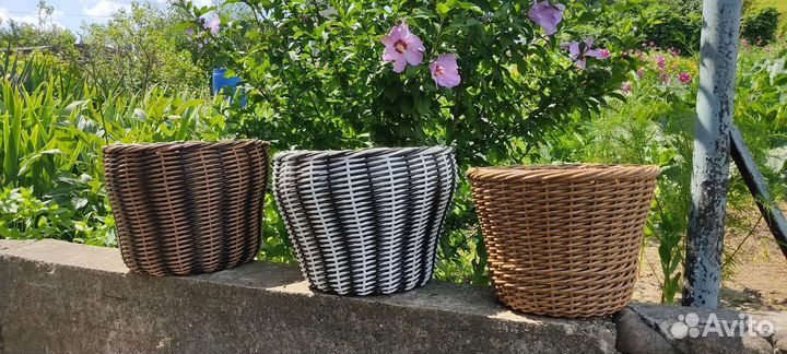 Кашпо из искусственного ротанга