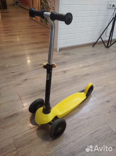 Самокат детский трехколесный новый