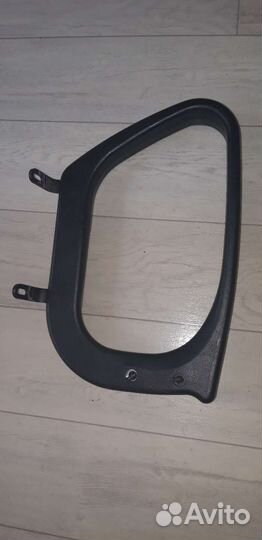 Правый подлокотник кресла руководителя