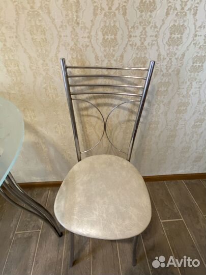 Кухонный стол стеклянный и стулья