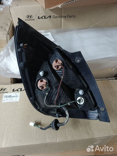 Задний правый фонарь на Kia rio 92402 1G2R
